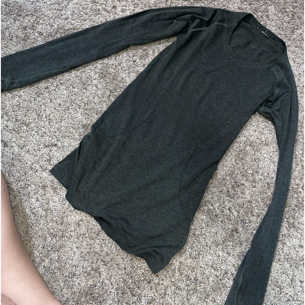 lululemon athletica Long Sleeve Tee in Dark Gray